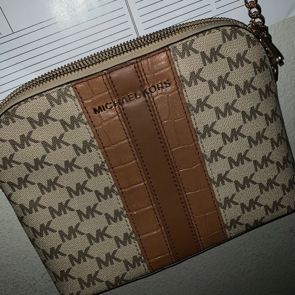 AUTHENTIC MICHAEL KORS CROSSBODY